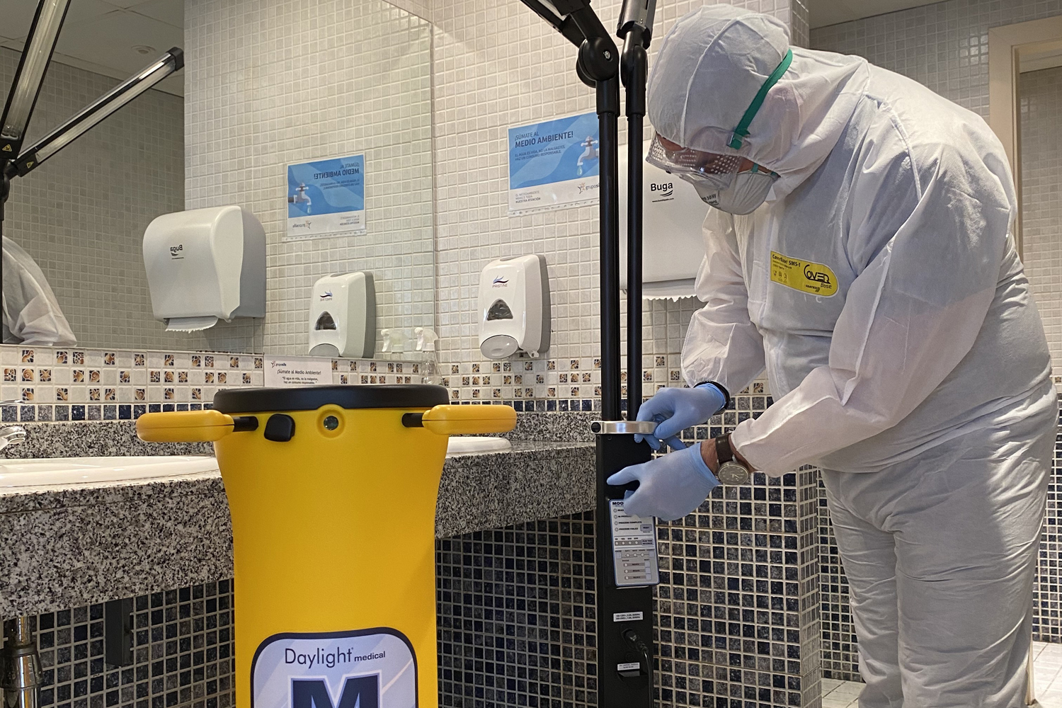 Tranvía pómulo Levántate Brócoli Facility Services dispone de equipos de desinfección especializada  con luz ultravioleta