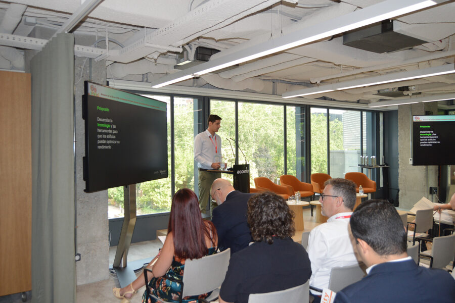Alejandro Muro, End Users Sales Engineer – Digital Energy en SCHNEIDER ELECTRIC.