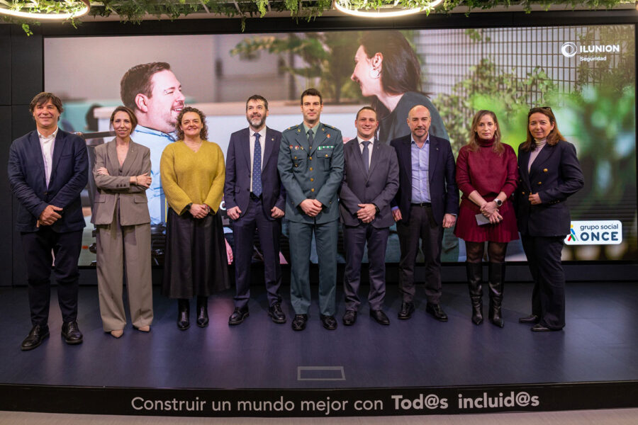 Fotografía-familia-jornada-ILUNION-Seguridad-delitos-odio-discapacidad