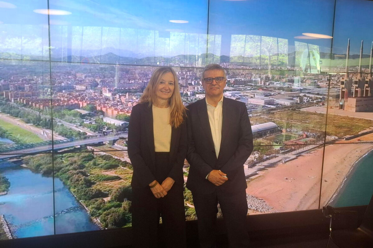 La sesión contó con la participación de Elisabet Cirici Amell, directora general de Ordenación del Territorio, Urbanismo y Arquitectura de la Generalitat de Catalunya, en conversación con Marc Sistach, responsable de la Comisión de Real Estate de la ACFM.